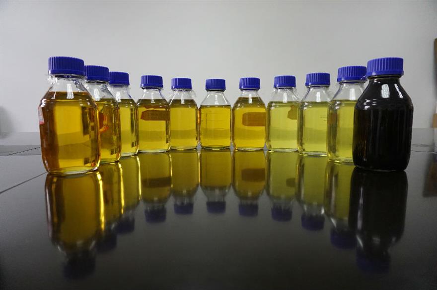 1.jpg 廢油凈化設備現場圖